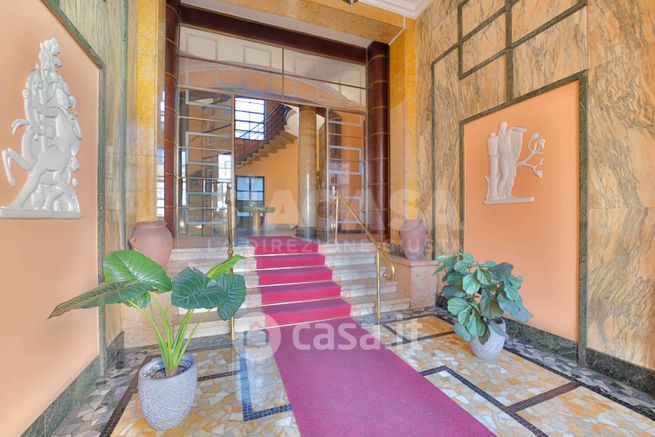 Ufficio in commerciale in Via Sant'Alessandro Sauli 21 -13