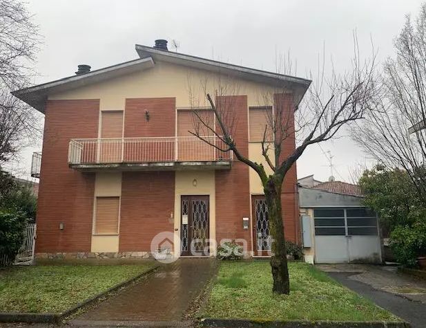 Villa in residenziale in Via dello Sport 2