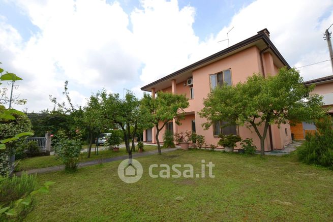 Casa indipendente in residenziale in Via Gradisca 5