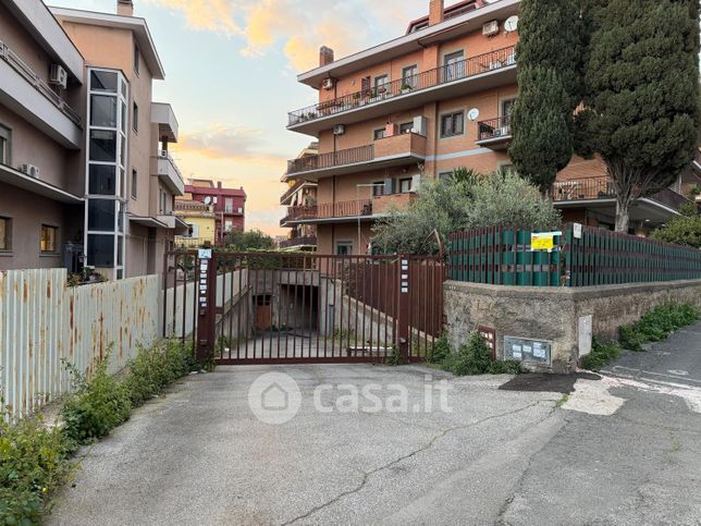 Box/posto auto in residenziale in Via G. Prati 48