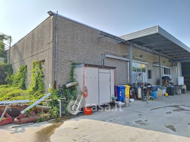 Capannone in commerciale in Via C. Guerci 6