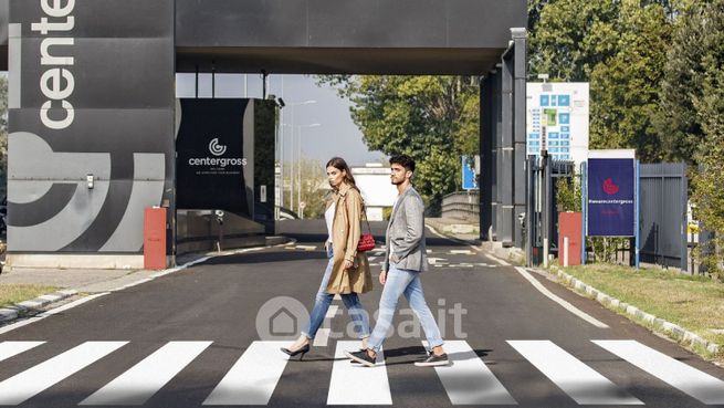 Capannone in commerciale in