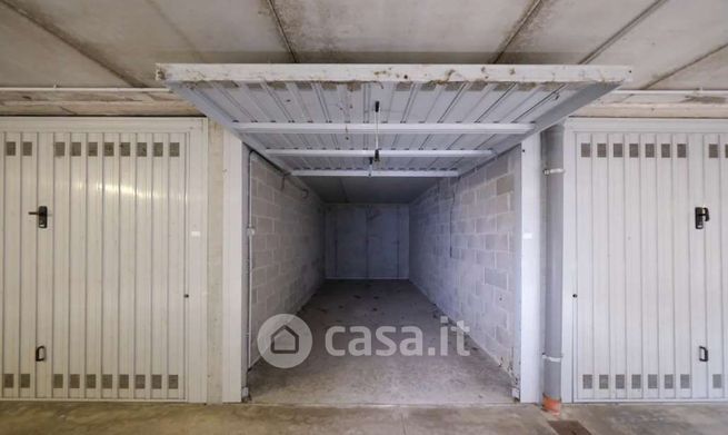 Box/posto auto in residenziale in Via Martiri di Cefalonia