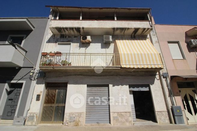 Box/posto auto in residenziale in Via Urbino 48