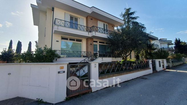 Ufficio in commerciale in Via Beethoven Lv 40