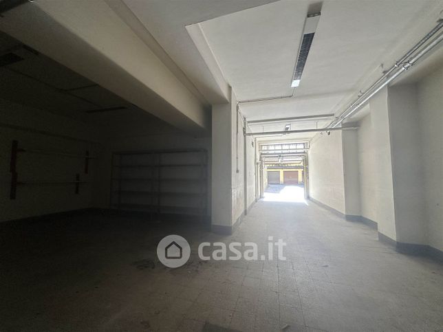 Capannone in commerciale in 