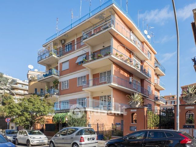 Appartamento in residenziale in Via Giano Parrasio