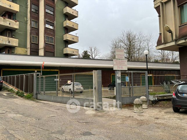 Box/posto auto in residenziale in Via Appia