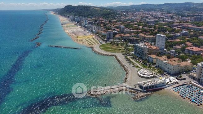 Attivitã /licenza (con o senza mura) in commerciale in Viale Trieste