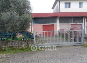 Capannone in commerciale in Via Isaac Newton 13