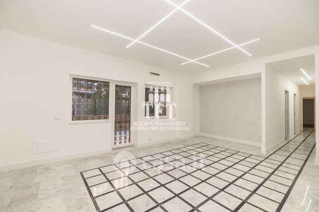 Ufficio in commerciale in Via Filippo Antonio Gualterio