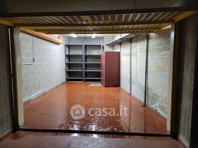 Garage/posto auto in residenziale in Via Carlo Vittadini 5