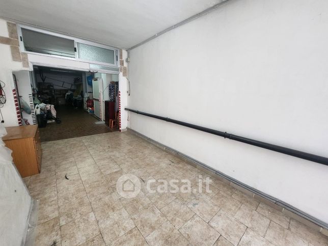 Box/posto auto in residenziale in Via Perù 15