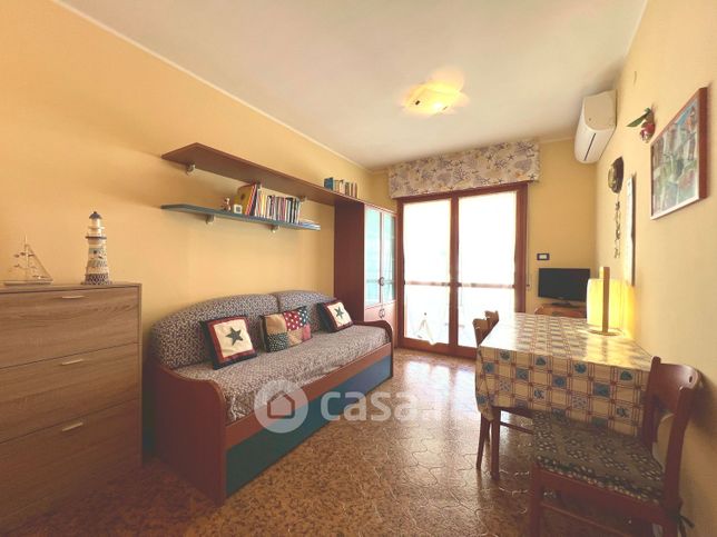 Appartamento in residenziale in Viale Croce del Sud