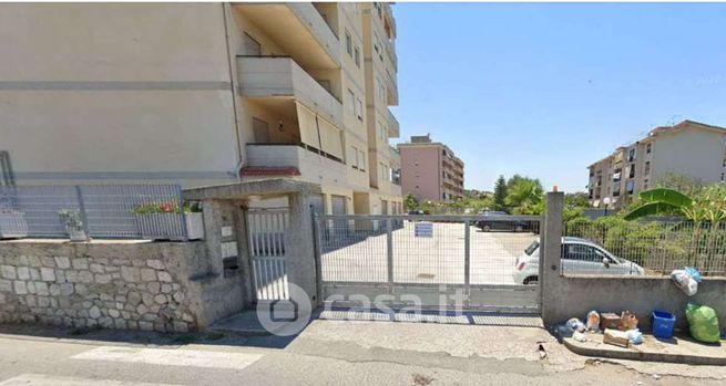 Box/posto auto in residenziale in Via Sottolume 38