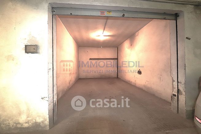 Garage/posto auto in residenziale in Via Archimede 199