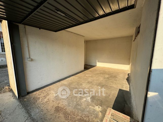 Box/posto auto in residenziale in Via Ticino 61