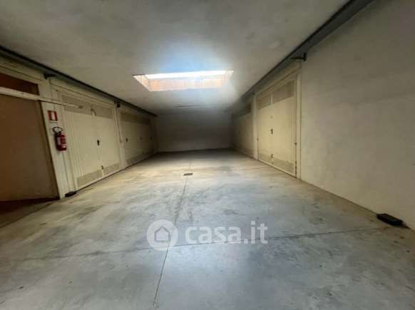 Box/posto auto in residenziale in Via Penarol de Montevideo