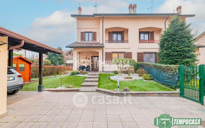 Appartamento in residenziale in Via Manara Luciano 37
