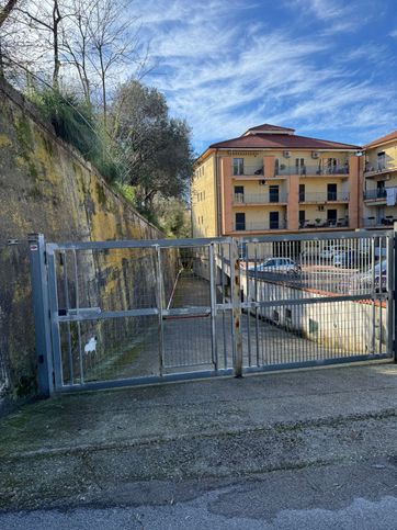 Garage/posto auto in residenziale in Via Dante Alighieri 17