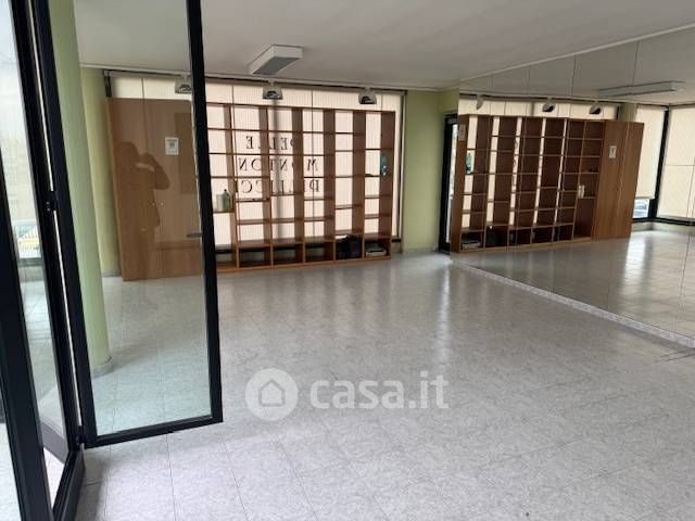 Ufficio in commerciale in Via Piave 125