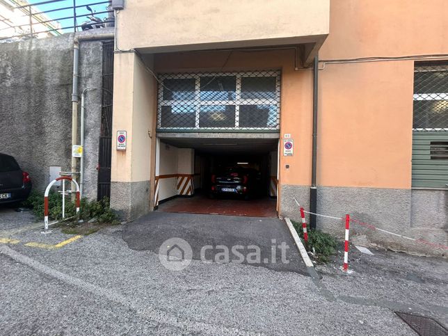 Garage/posto auto in residenziale in Via Tortona