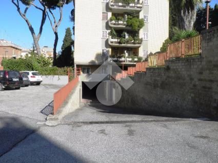 Garage/posto auto in residenziale in Via della Tenuta di Sant'Agata 14