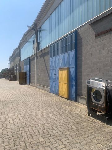 Capannone in commerciale in Via Volvera 116