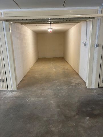 Box/posto auto in residenziale in Via Feratine 19
