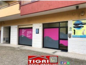 Negozio/locale commerciale in commerciale in Via Paolo Cassano 247