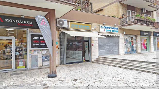 Negozio/locale commerciale in commerciale in Via di Torrevecchia 124