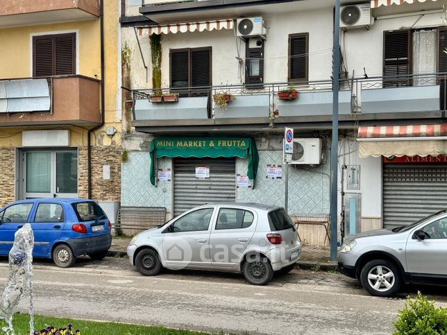 Negozio/locale commerciale in commerciale in Via R. Jemma 355