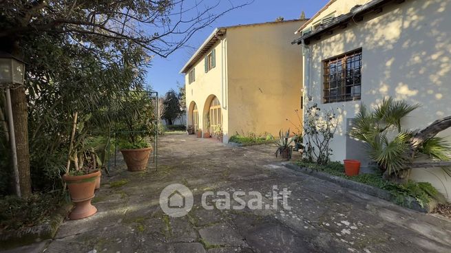 Villa in residenziale in Via delle Gore