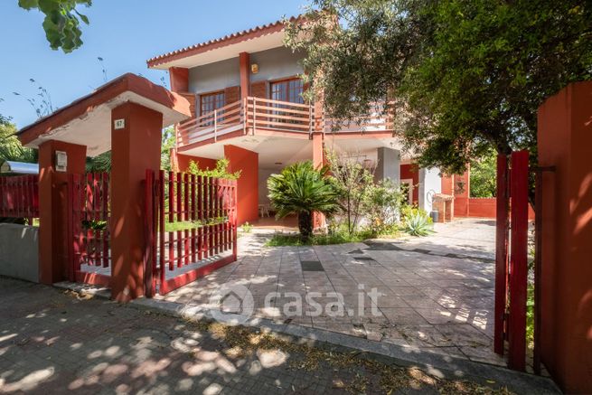 Villa in residenziale in Viale Giuseppe di Vittorio