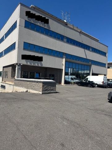 Ufficio in commerciale in Via Giacomo Peroni 110