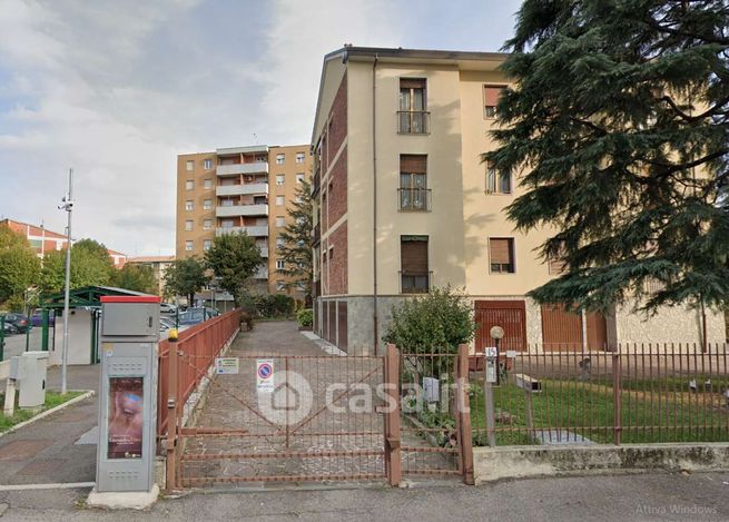 Garage/posto auto in residenziale in Via A. Poliziano 15