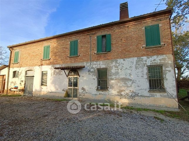 Casa indipendente in residenziale in Via Reale Voltana 15