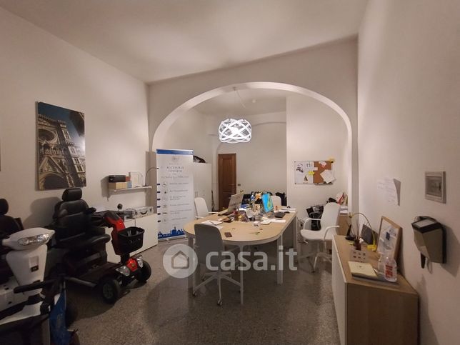Ufficio in commerciale in Via della Pergola 19