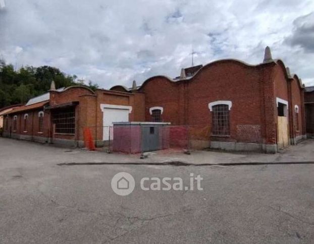 Capannone in commerciale in Via Colombo Cristoforo 90