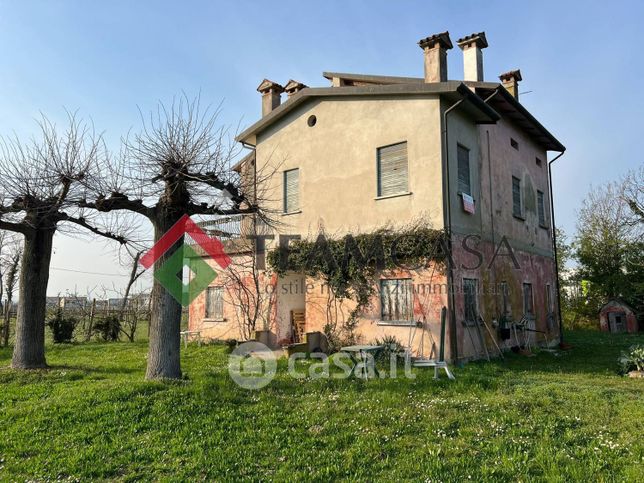 Casa indipendente in residenziale in Via Prese 7