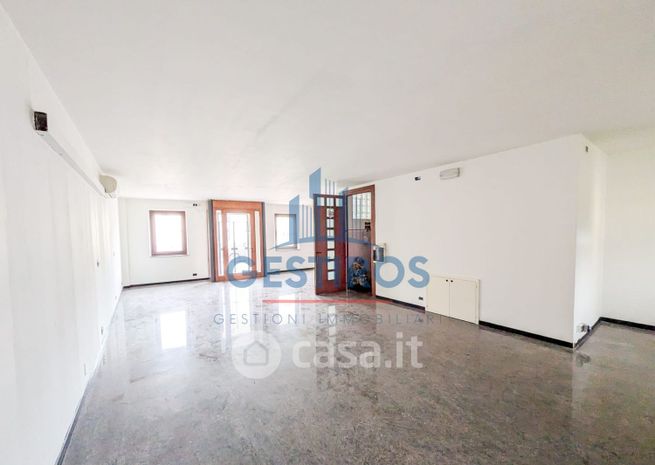 Ufficio in commerciale in Via Messedaglia
