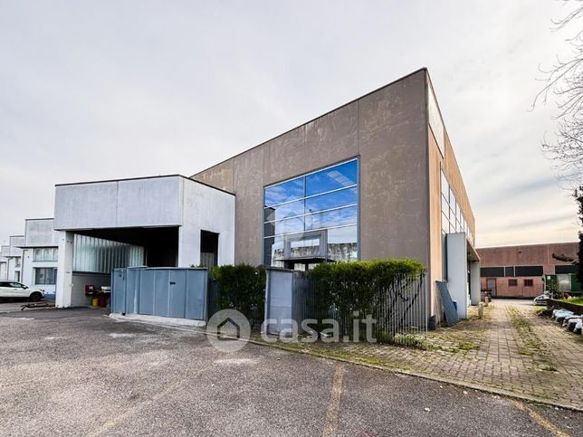Capannone in commerciale in Viale Europa