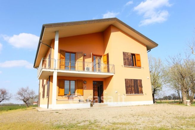 Villa in residenziale in Via Giuseppe Garibaldi 10