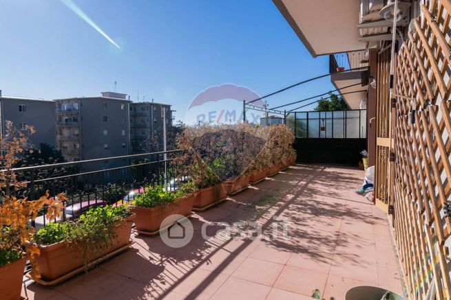 Appartamento in residenziale in Via Bronte 76