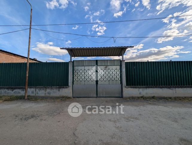 Capannone in commerciale in 