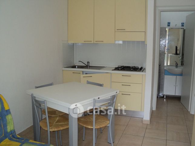 Villetta a schiera in residenziale in Viale delle Querce 83