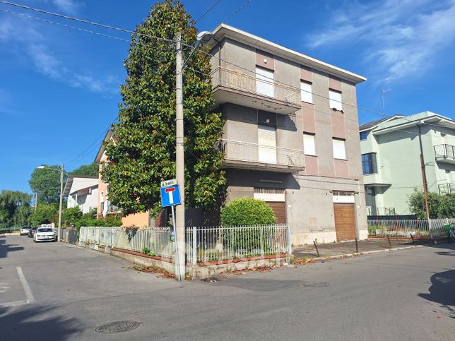 Casa bi/trifamiliare in residenziale in Via Gioacchino Belli 13