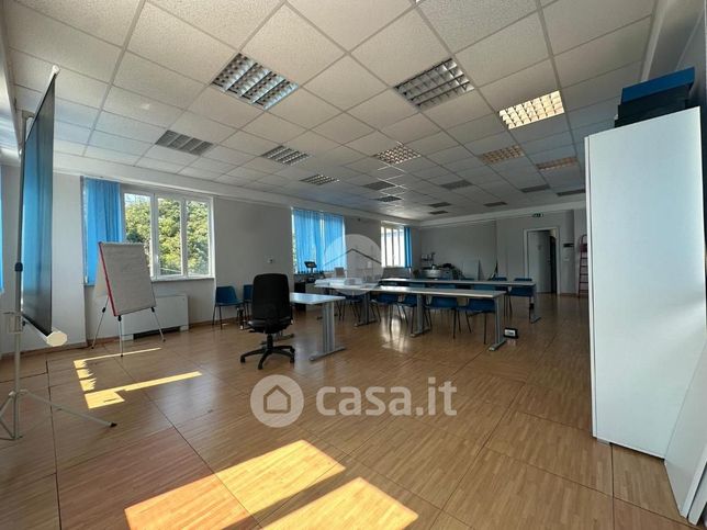 Ufficio in commerciale in Via Borzoli 65