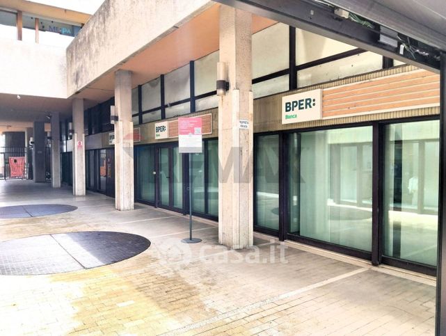 Ufficio in commerciale in 
