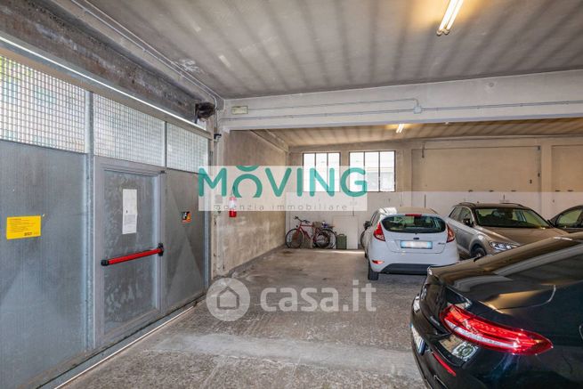 Box/posto auto in residenziale in Corso del Popolo 145